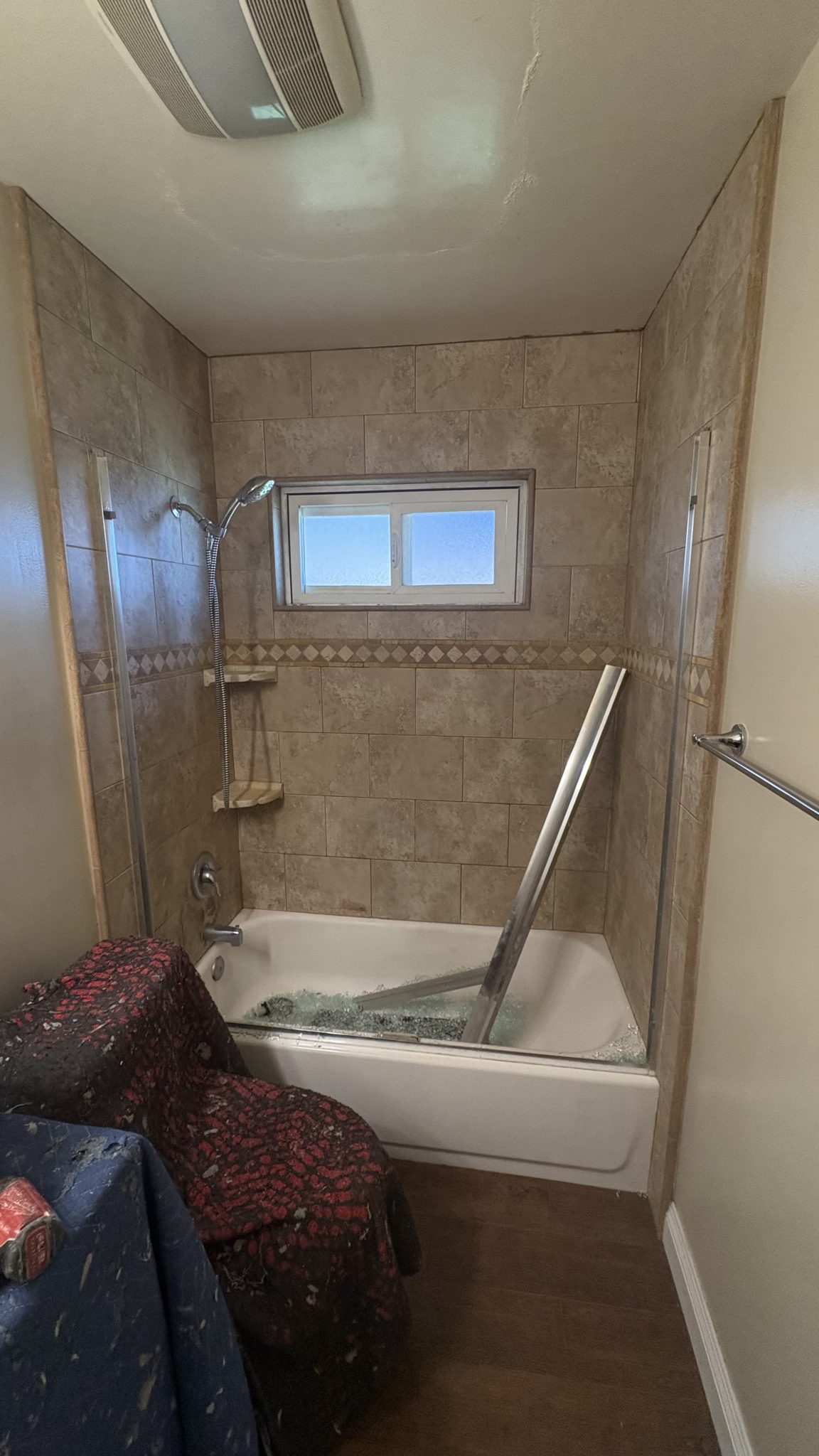 20250818_164504139_iOS